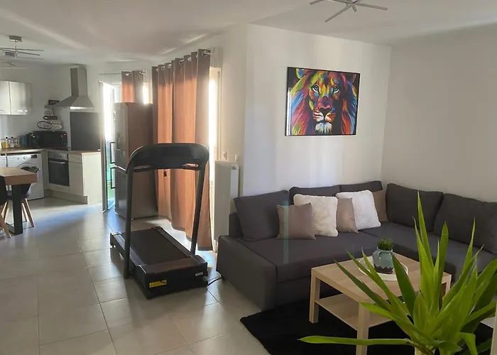 Appartement T2, Residence Au Calme. Parking Prive