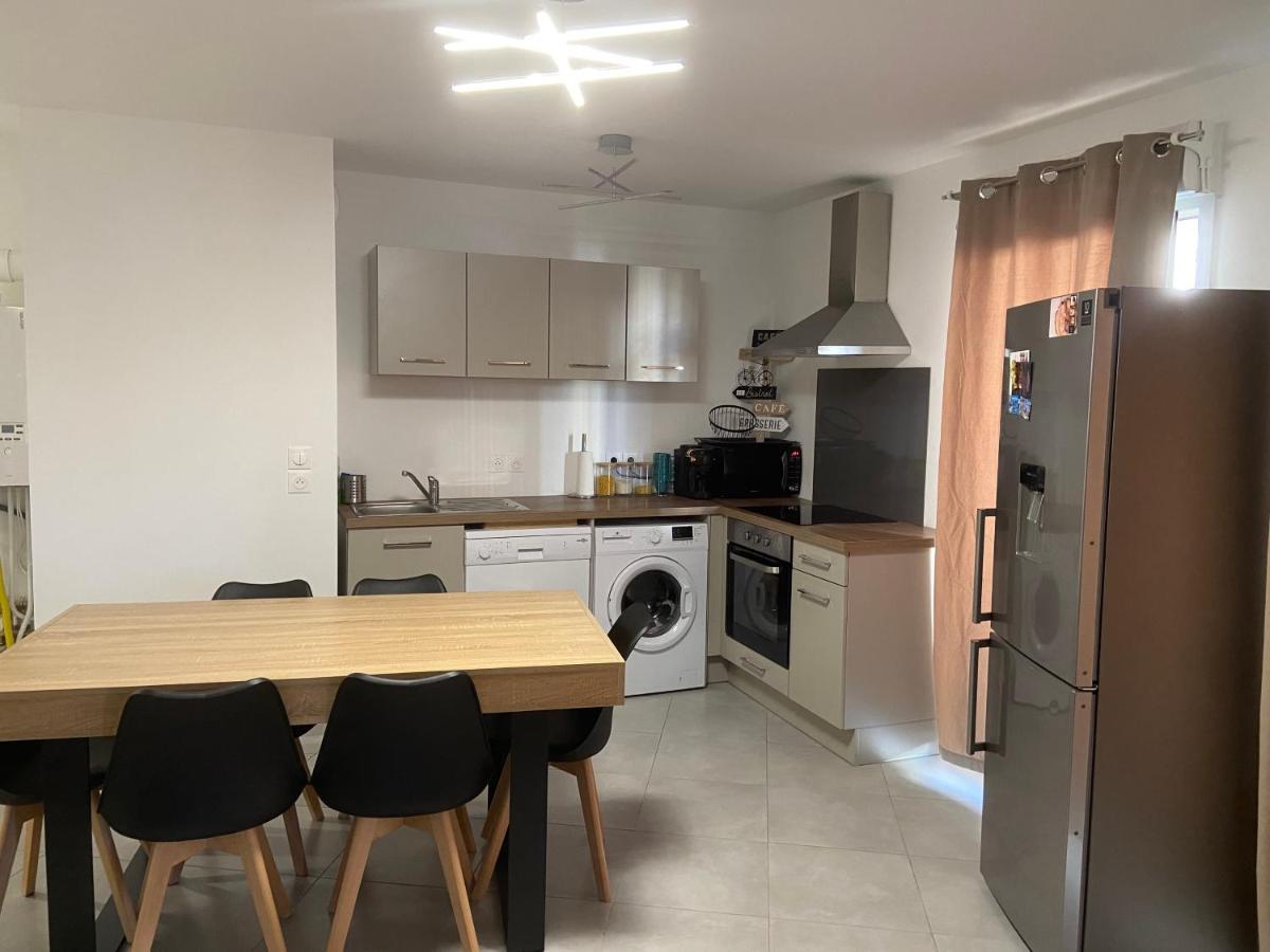Apartment T2, Au Calme. Parking Prive *