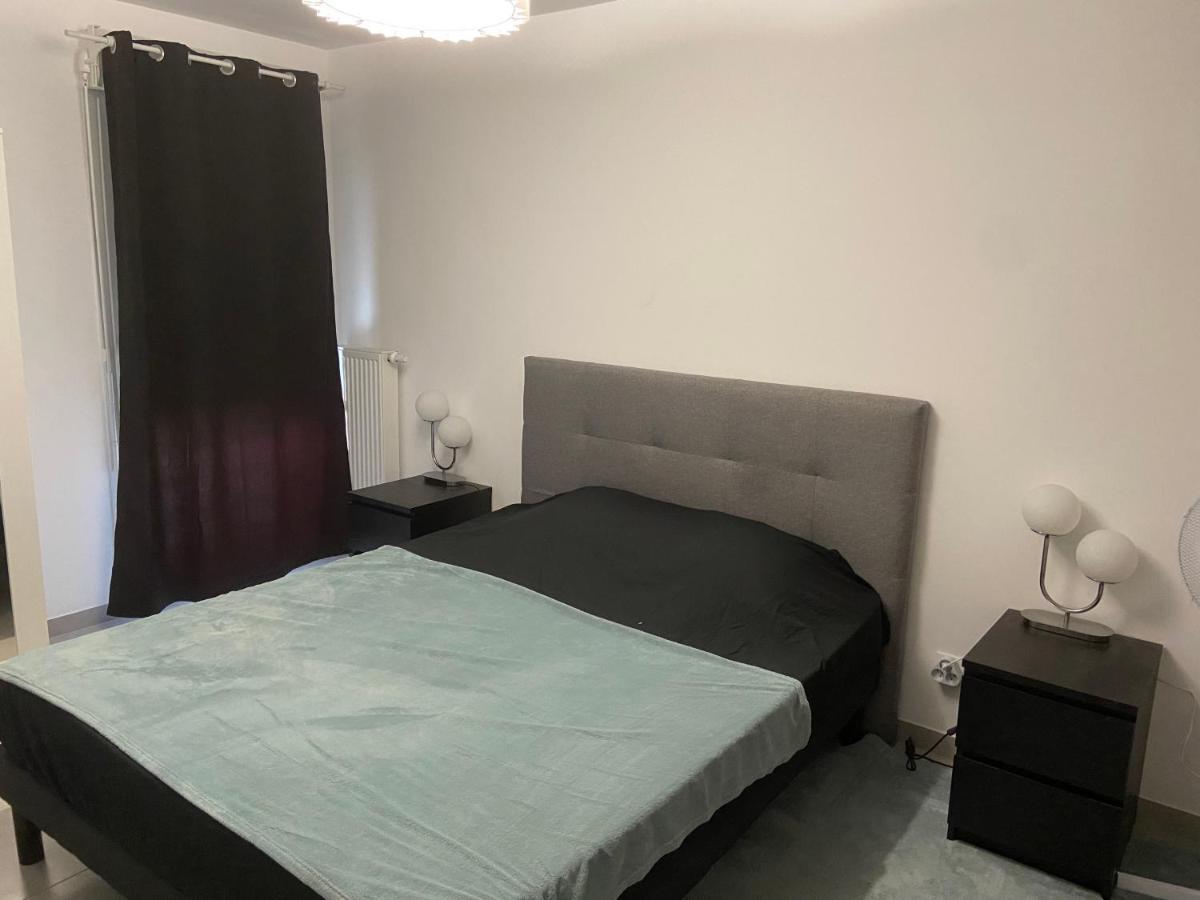 T2, Au Calme. Parking Prive Apartment *